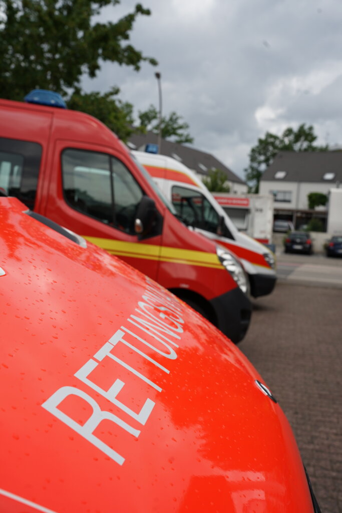 Rettungswagen, Feuerwehr MTW, DLRG MTW