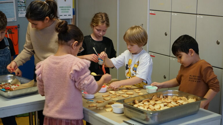 Plätzchen dekorieren
