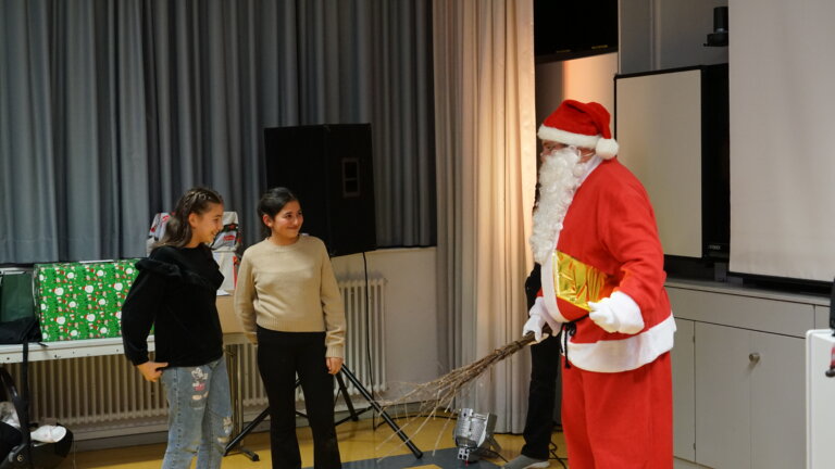 Wer nicht brav war, muss über die Rute springen